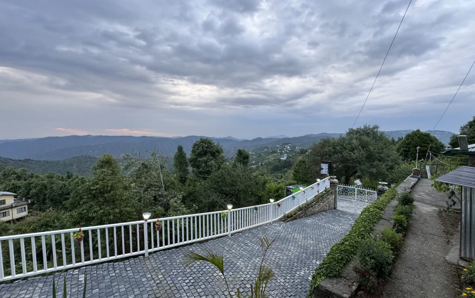 Hiking in Mukteshwar Best Trails for Beginners and Experienced Trekkers